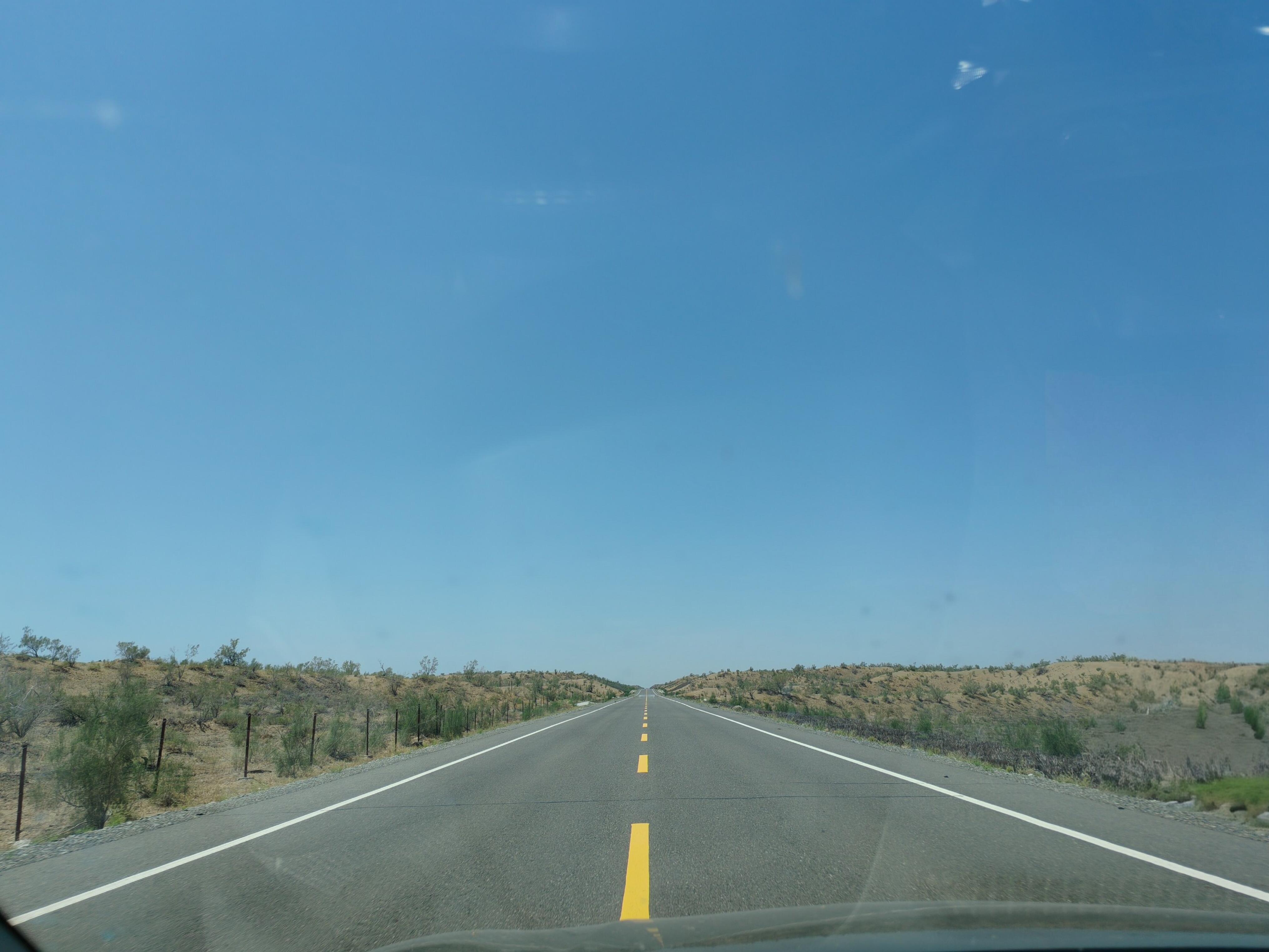 馭風(fēng)而行 在沙漠公路上追尋極致的駕駛樂(lè)趣